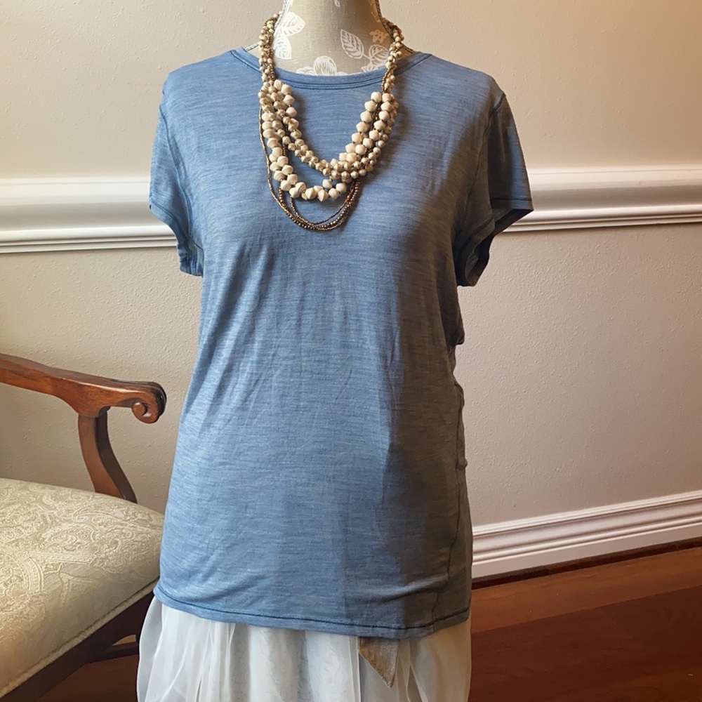 Lululemon lightweight top Medium